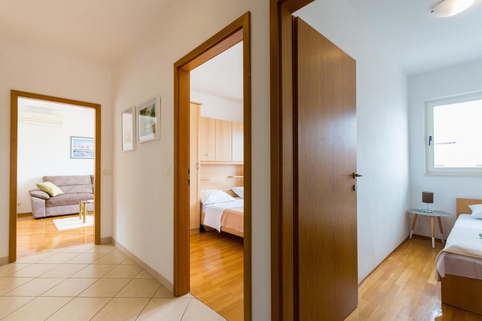 Apartment Mia - Spacious Apartment On 85 M2 With Beautiful Sea View トロギール エクステリア 写真